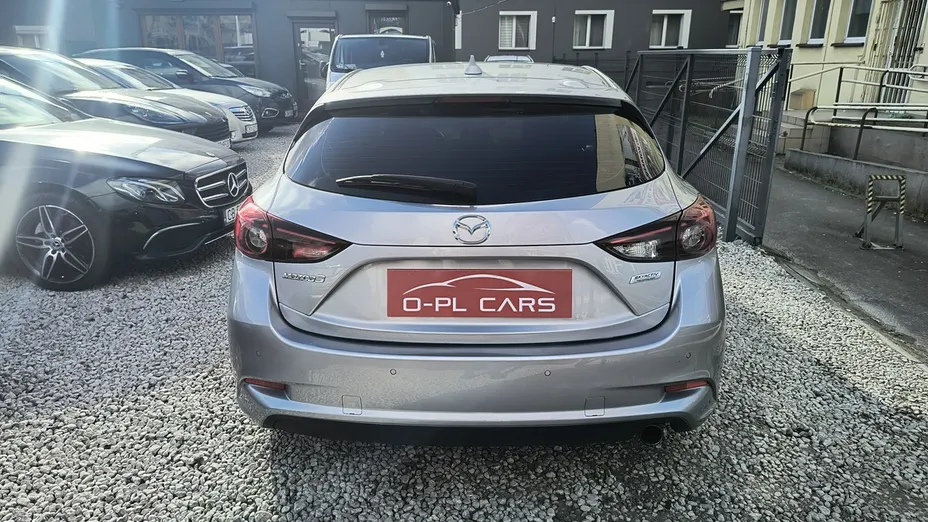 MAZDA 3 -