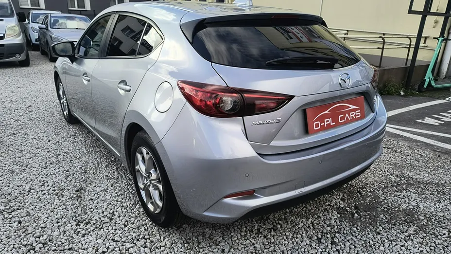 MAZDA 3 -