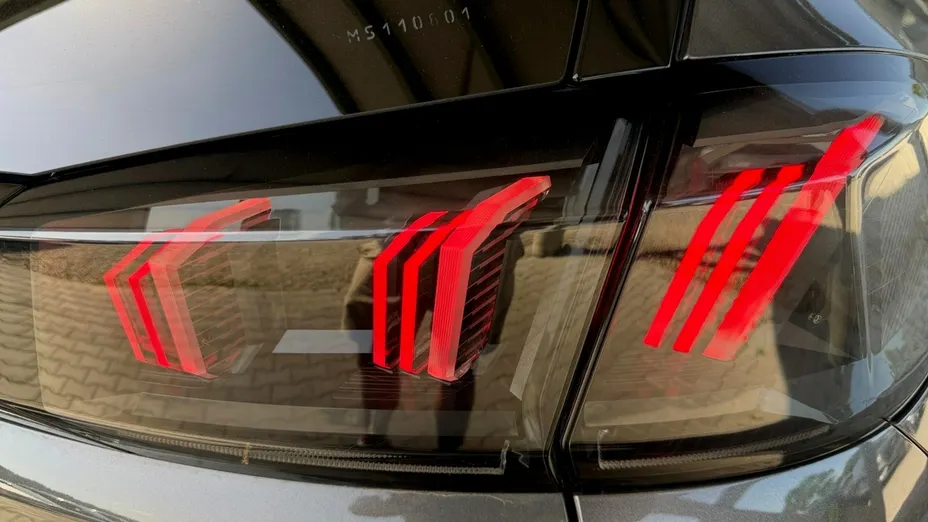 PEUGEOT 5008 -