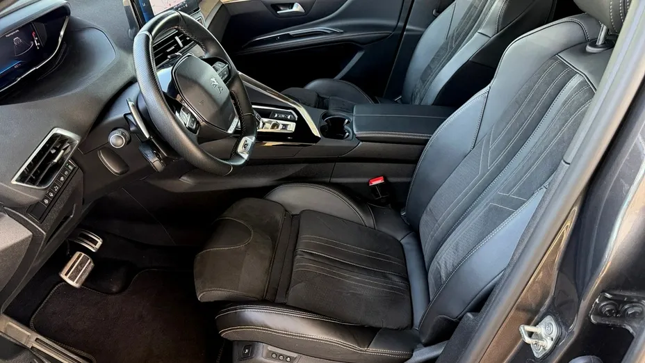 PEUGEOT 5008 -