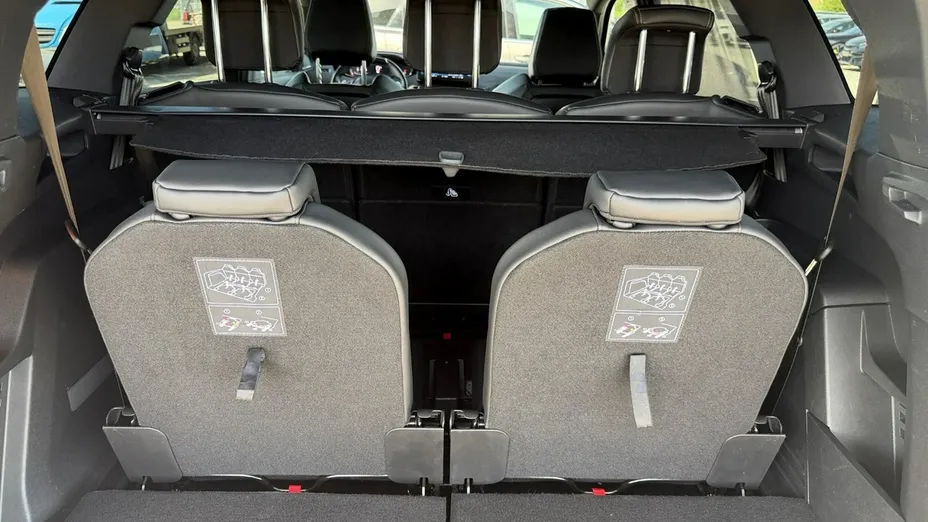 PEUGEOT 5008 -