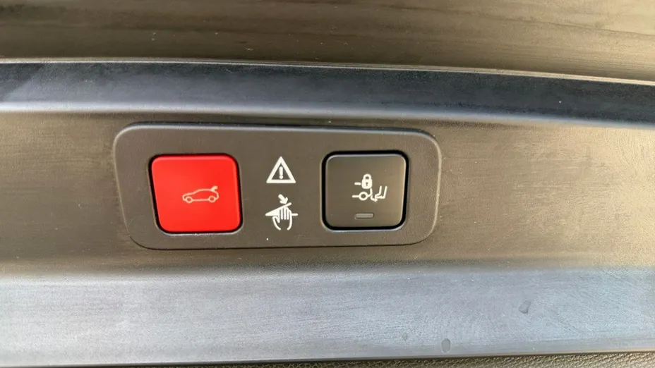PEUGEOT 5008 -