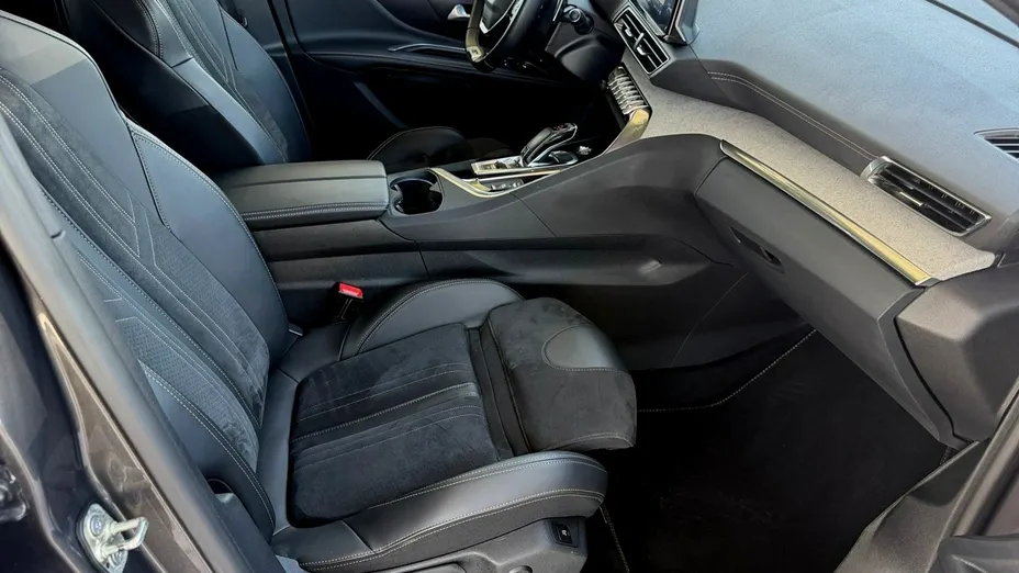 PEUGEOT 5008 -