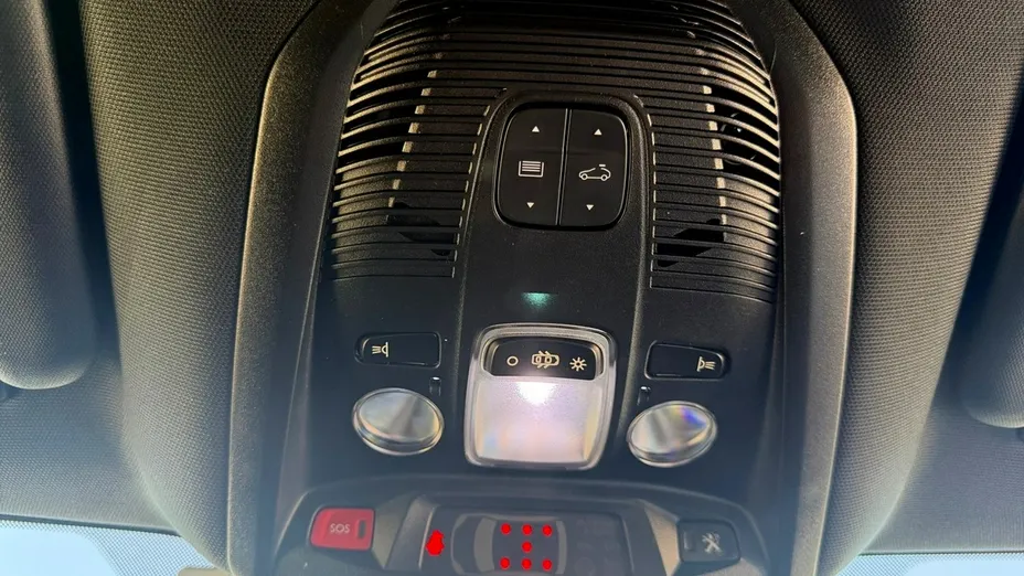 PEUGEOT 5008 -