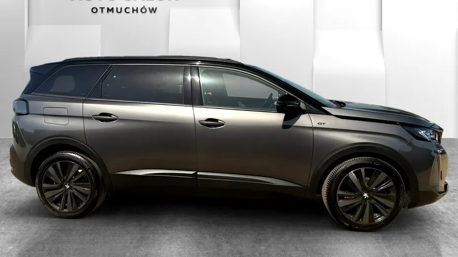 PEUGEOT 5008 -