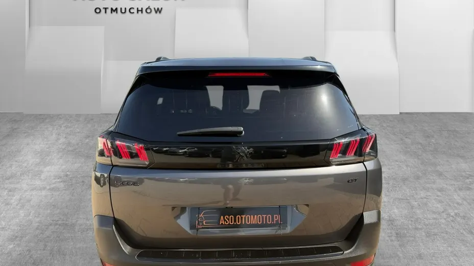 PEUGEOT 5008 -