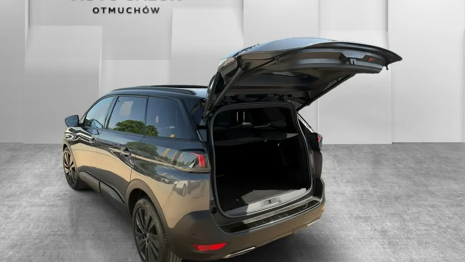PEUGEOT 5008 -