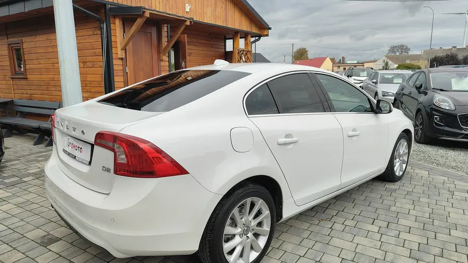 VOLVO S60 -