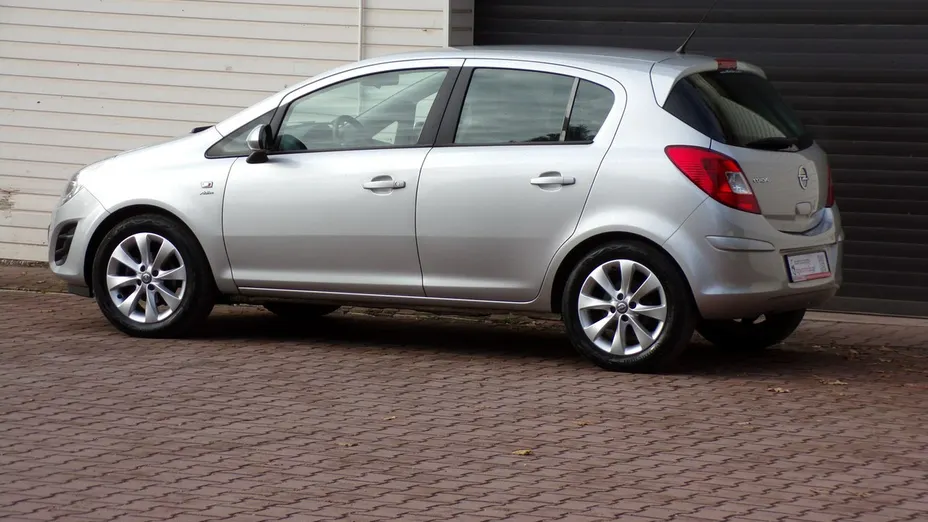 OPEL Corsa -