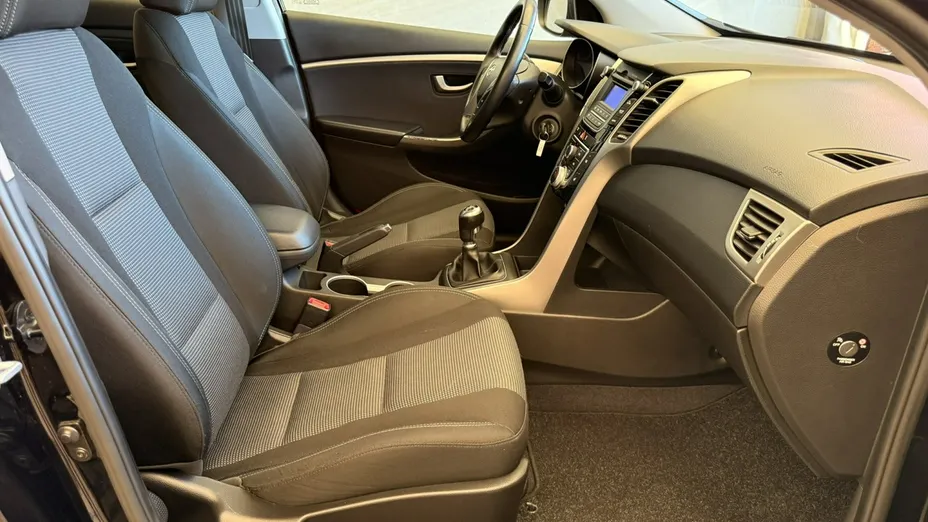 HYUNDAI i30 -