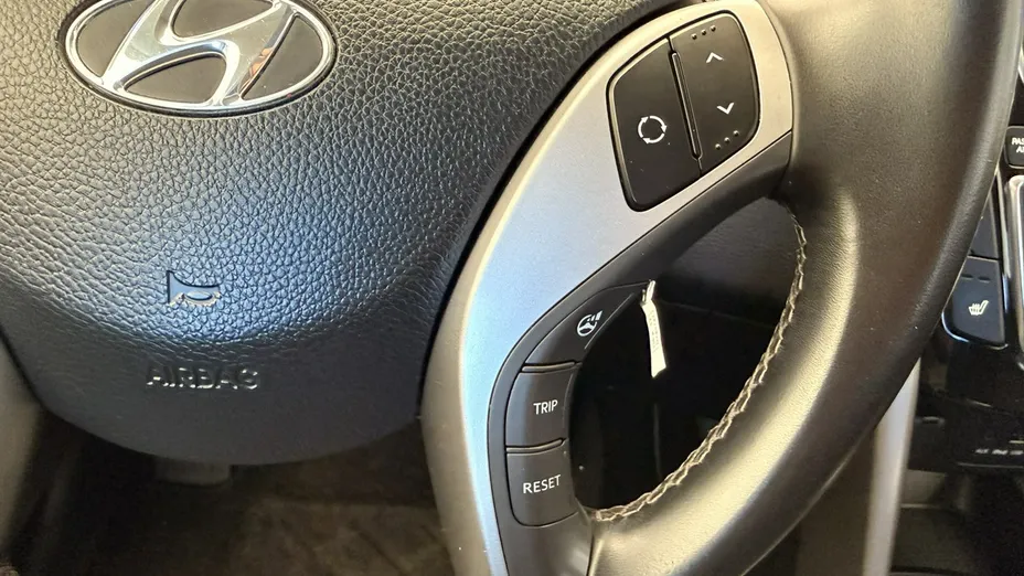 HYUNDAI i30 -