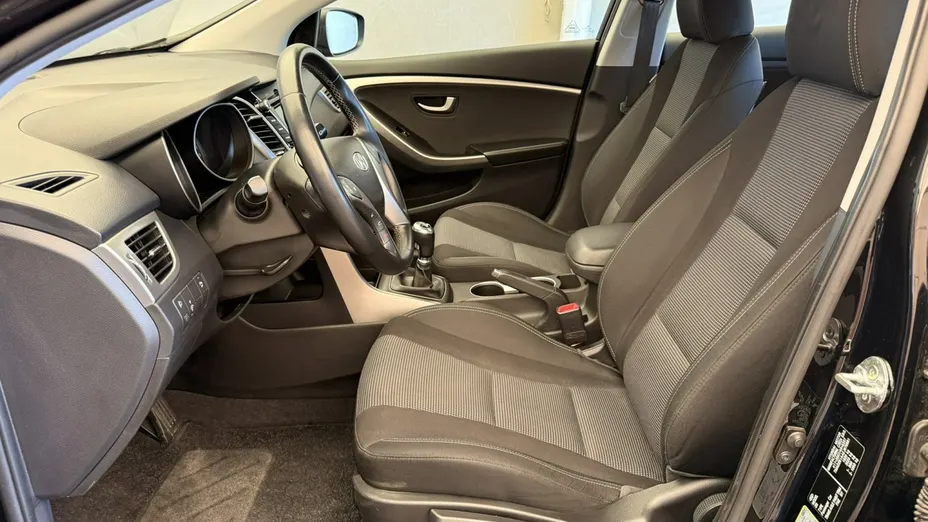 HYUNDAI i30 -