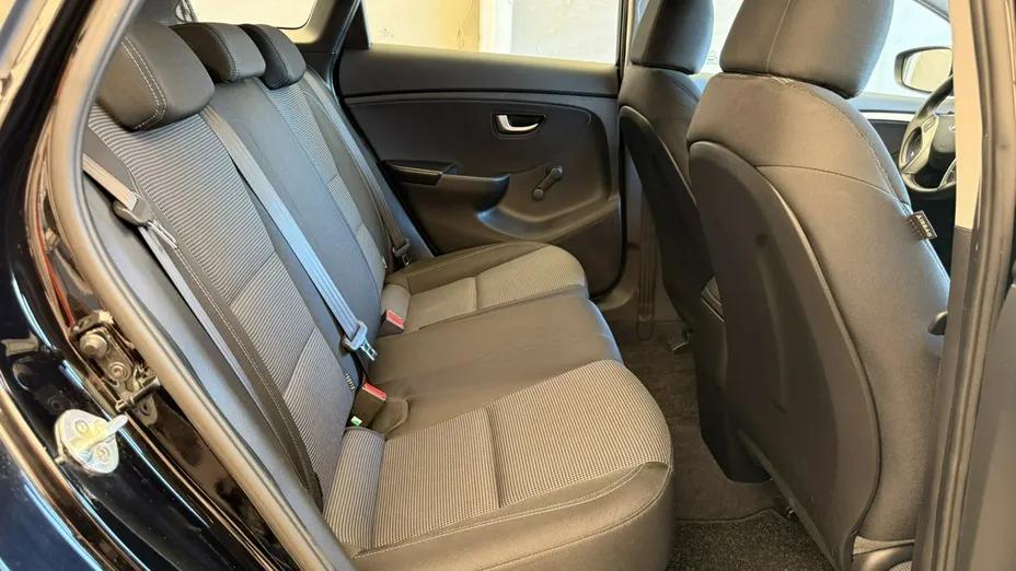 HYUNDAI i30 -