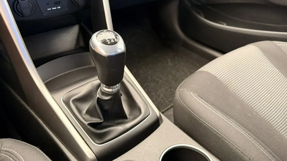 HYUNDAI i30 -