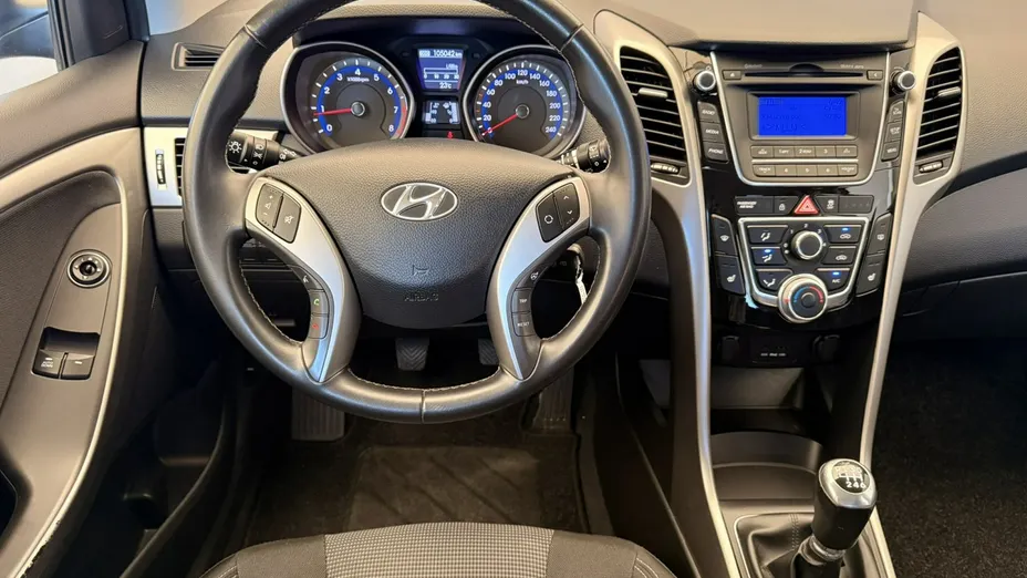 HYUNDAI i30 -