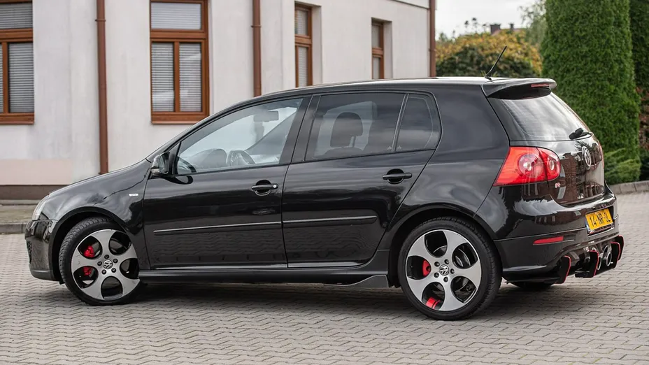 VOLKSWAGEN Golf -
