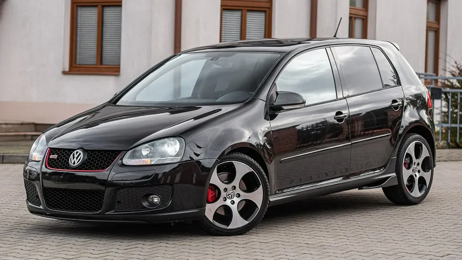 VOLKSWAGEN Golf -