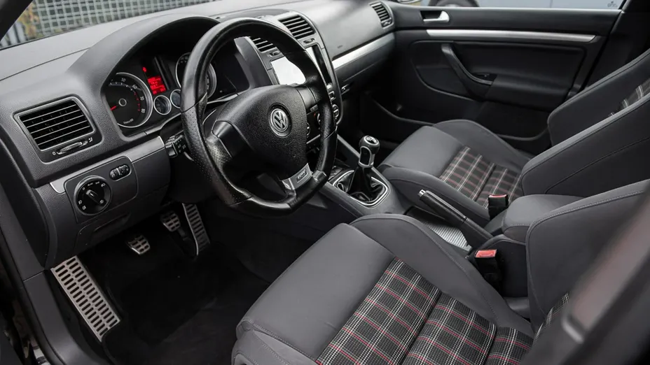 VOLKSWAGEN Golf -