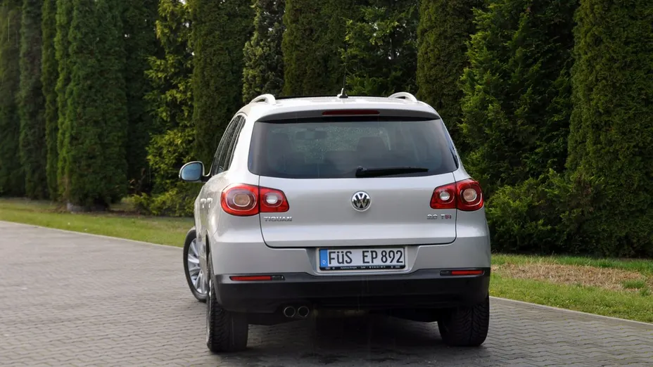VOLKSWAGEN Tiguan -