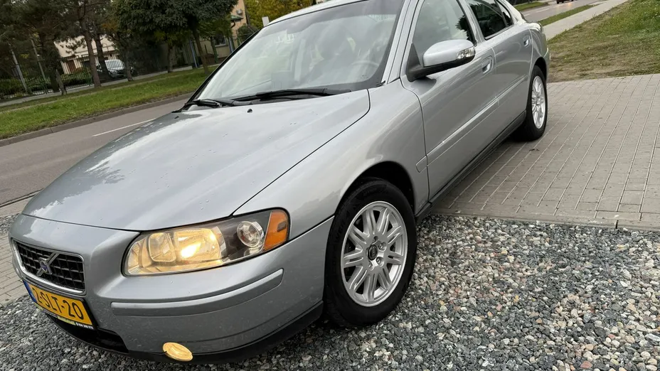 VOLVO S60 -