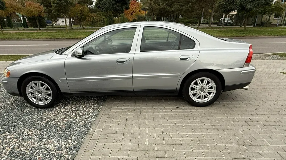 VOLVO S60 -