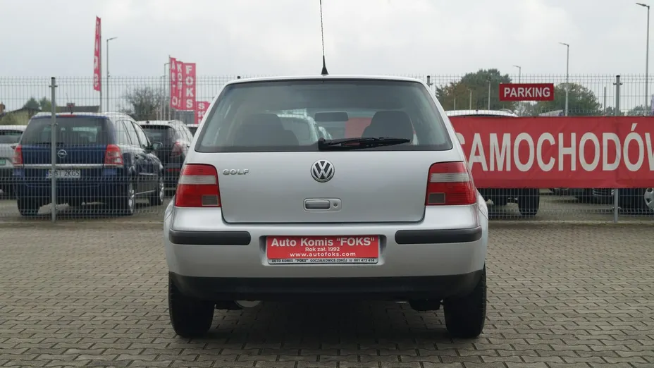 VOLKSWAGEN Golf -