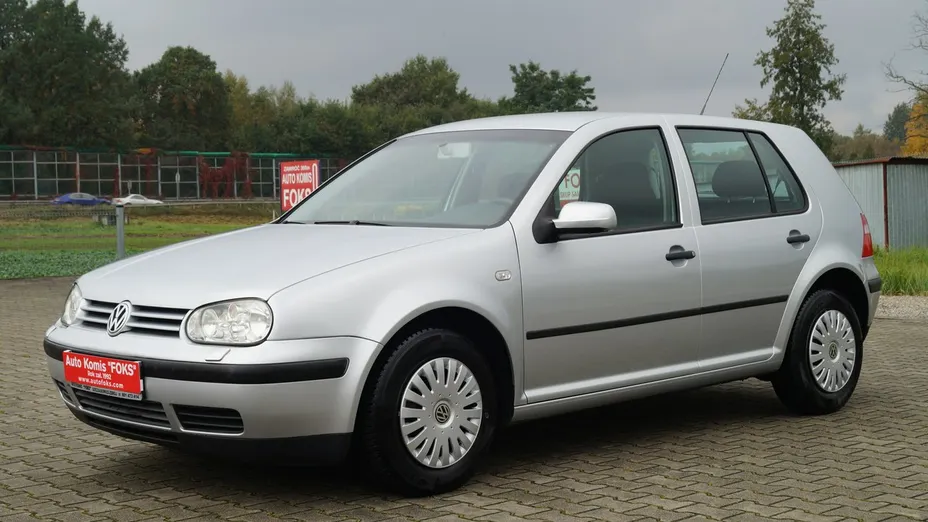 VOLKSWAGEN Golf -