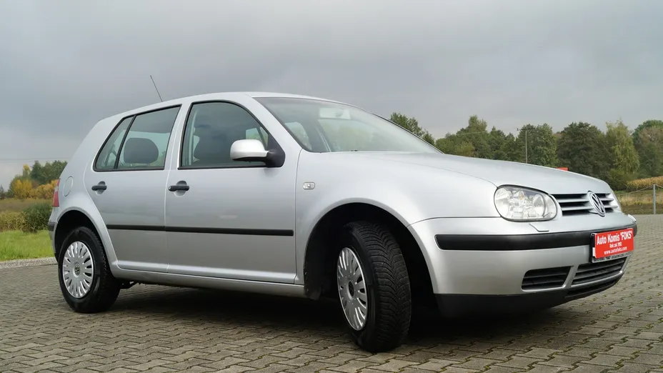 VOLKSWAGEN Golf -