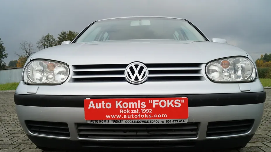 VOLKSWAGEN Golf -