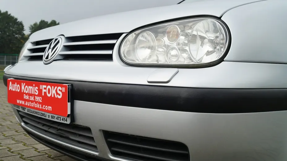 VOLKSWAGEN Golf -