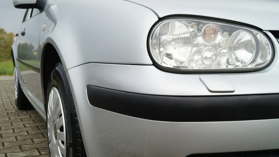 VOLKSWAGEN Golf -