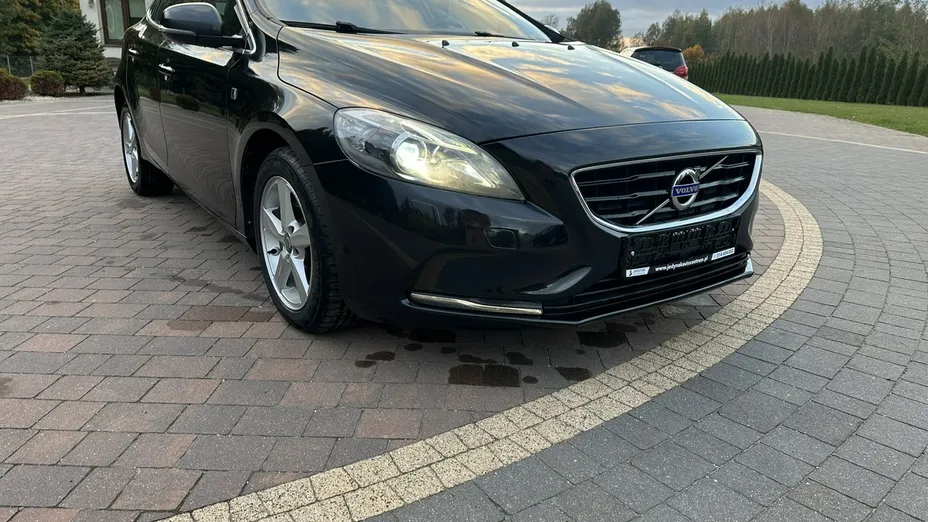 VOLVO V40 -