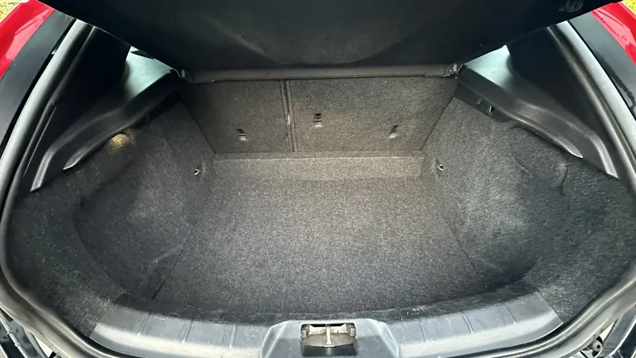 VOLVO V40 -