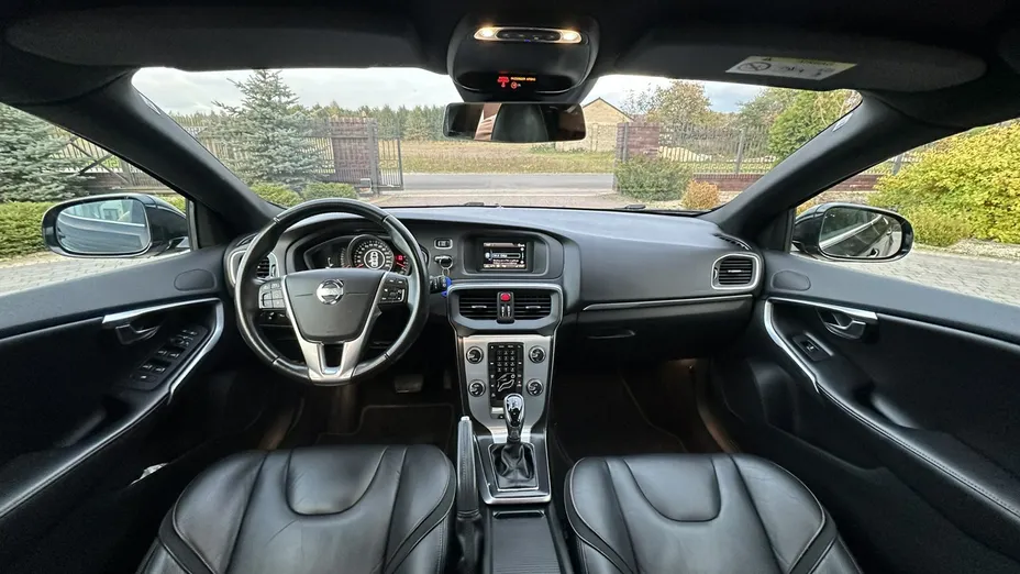 VOLVO V40 -
