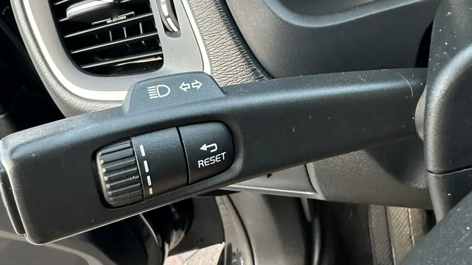 VOLVO V40 -