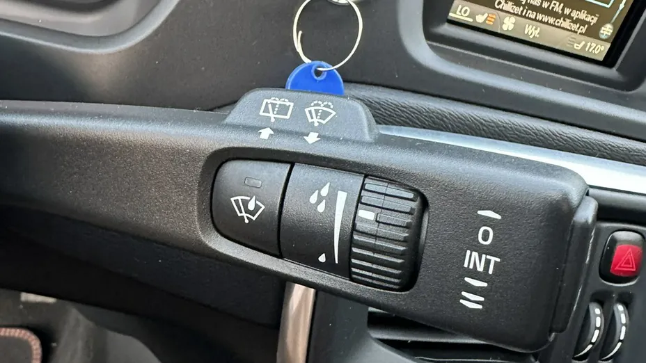 VOLVO V40 -