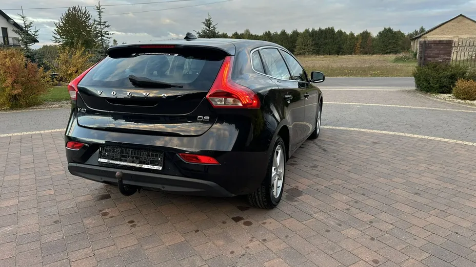VOLVO V40 -