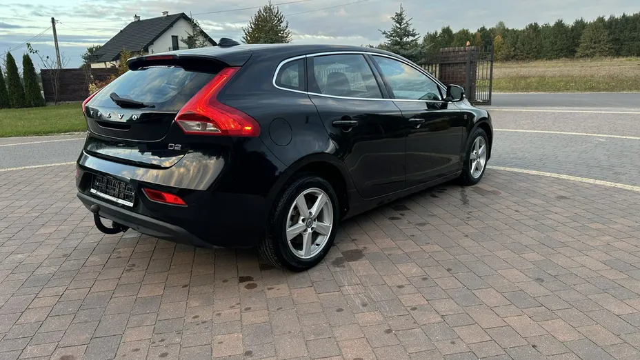 VOLVO V40 -