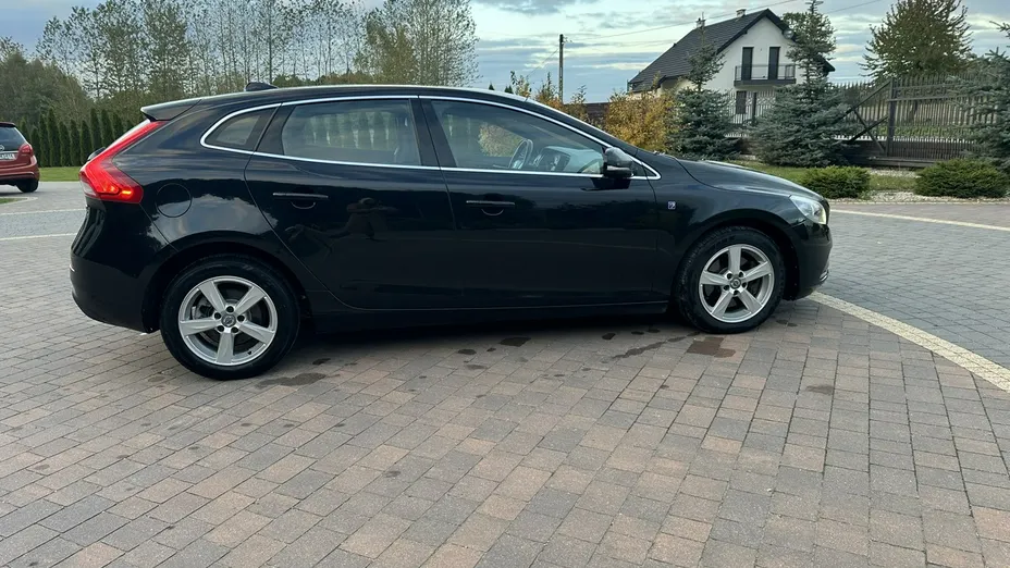 VOLVO V40 -