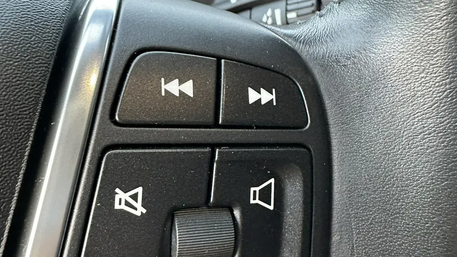 VOLVO V40 -