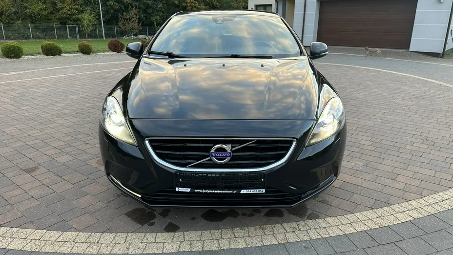 VOLVO V40 -