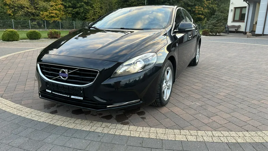 VOLVO V40 -