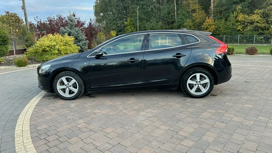 VOLVO V40 -