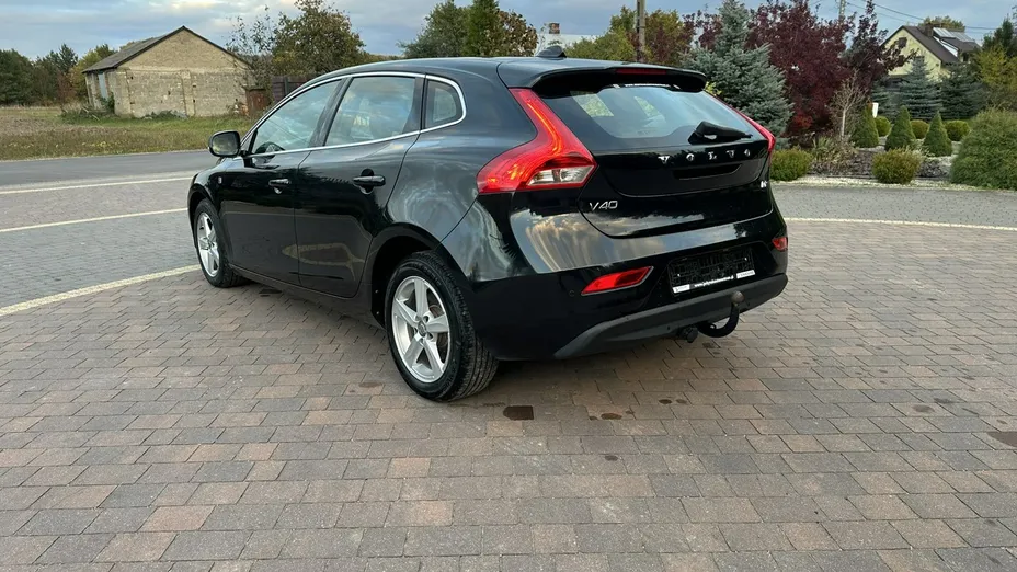 VOLVO V40 -
