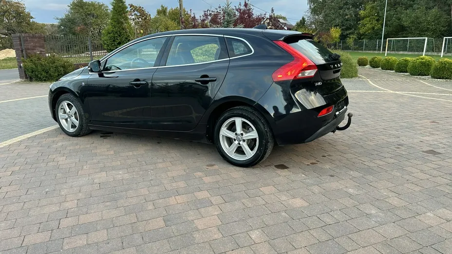 VOLVO V40 -