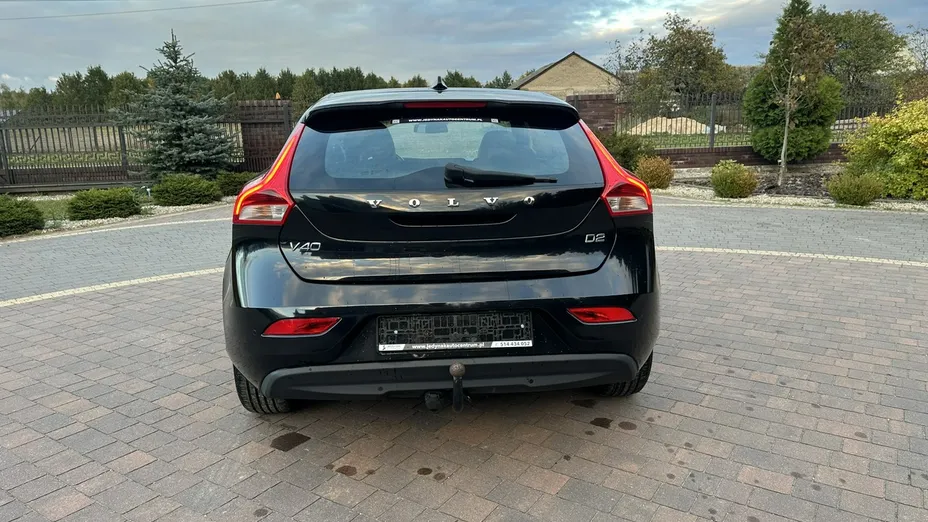 VOLVO V40 -