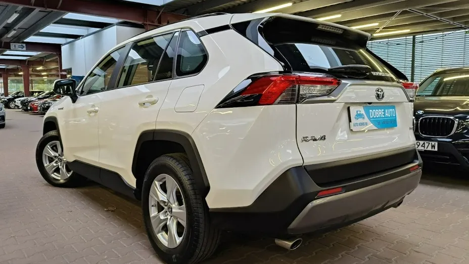 TOYOTA RAV4 -