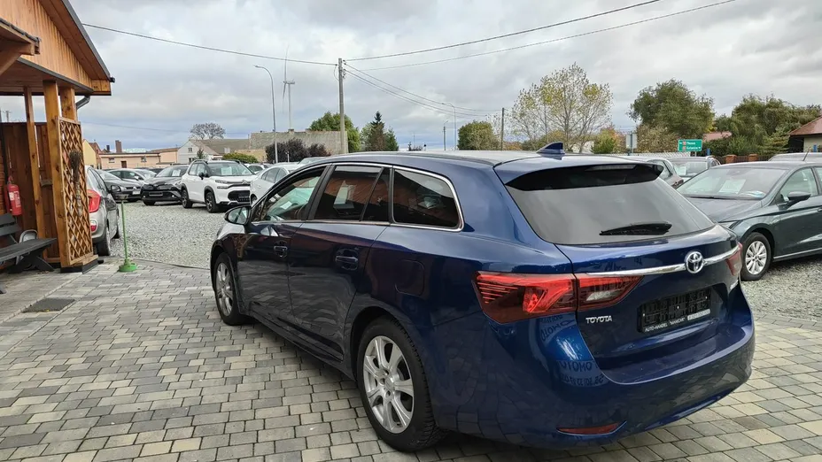 TOYOTA Avensis -