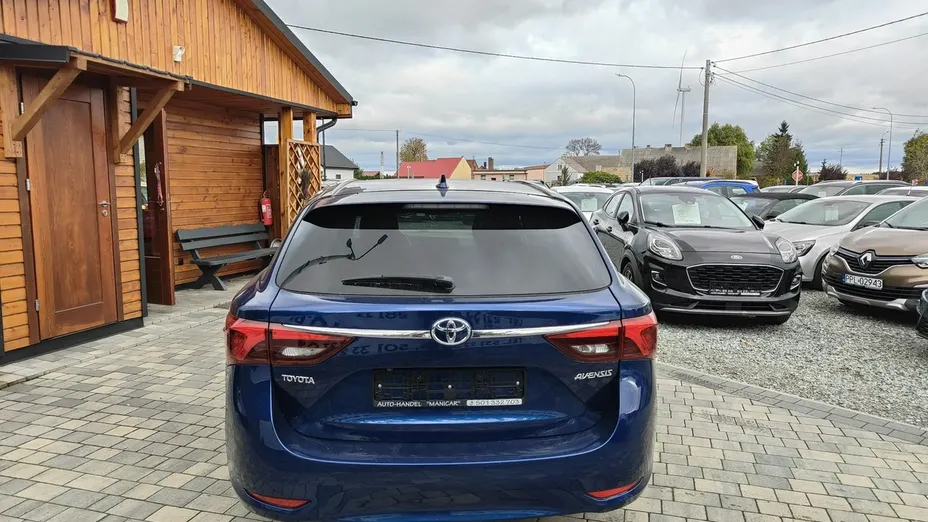 TOYOTA Avensis -