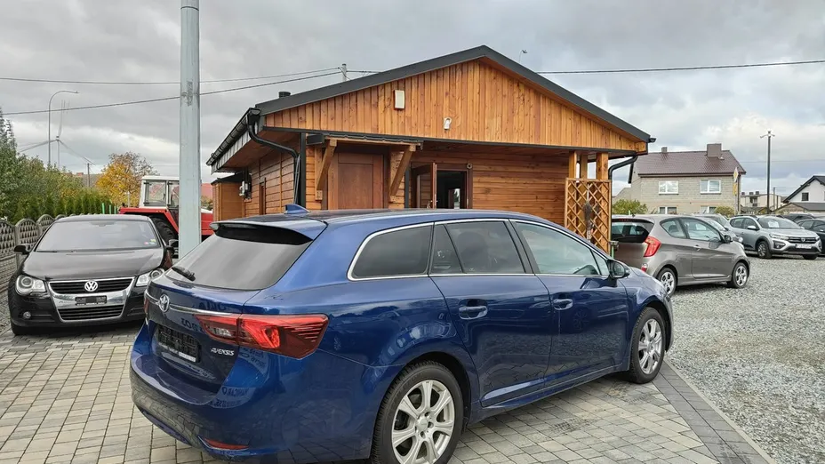 TOYOTA Avensis -